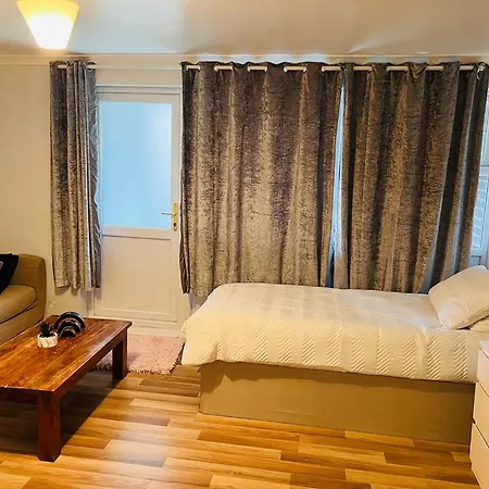 Omega Apartment London Exterior photo