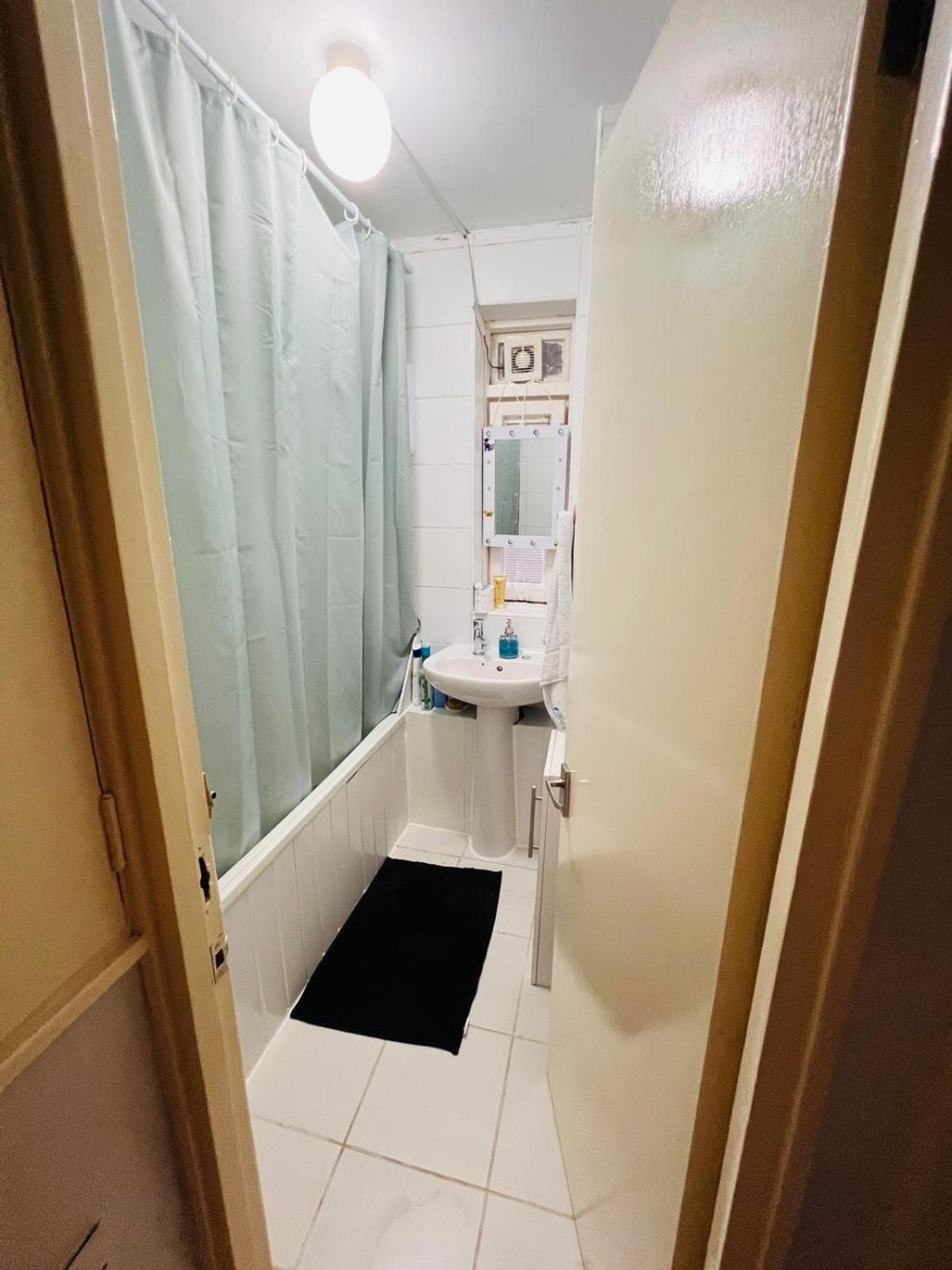 Homestay Omega London